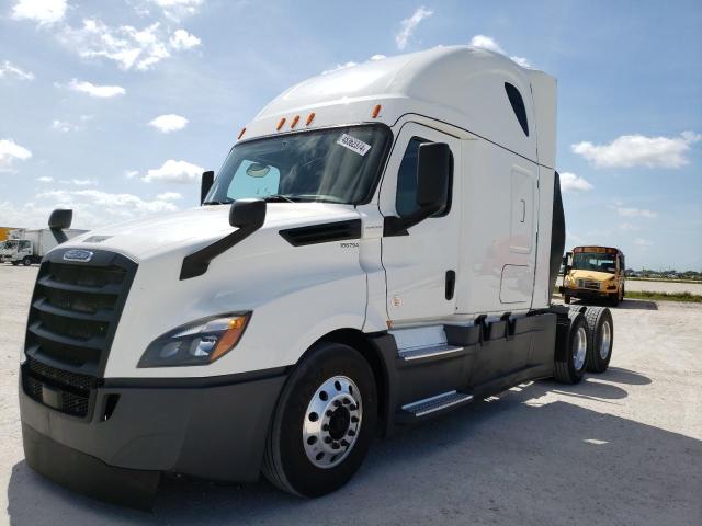 3AKJHHDR4JSJC6794 - 2018 FREIGHTLINER CASCADIA 1 WHITE photo 2