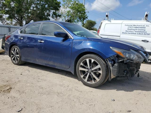 1N4AL3AP1HN317346 - 2017 NISSAN ALTIMA 2.5 BLUE photo 4