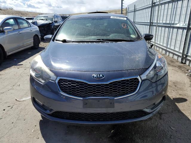 KNAFK5A8XG5546546 - 2016 KIA FORTE LX BLUE photo 5