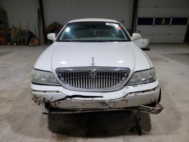 1LNHM81W73Y694678 - 2003 LINCOLN TOWN CAR EXECUTIVE WHITE photo 5