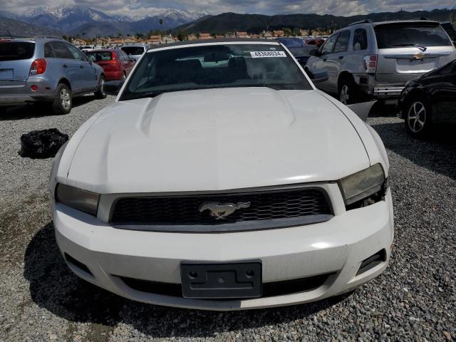 1ZVBP8EM0C5273300 - 2012 FORD MUSTANG WHITE photo 5