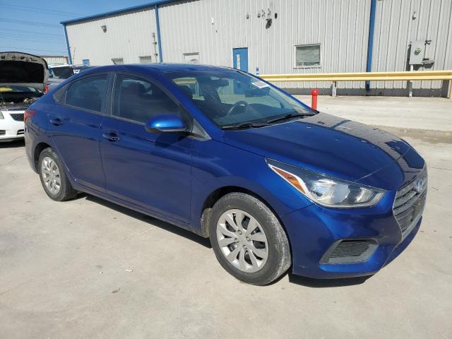 3KPC24A39JE033708 - 2018 HYUNDAI ACCENT SE Azul foto 4