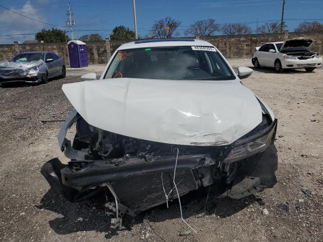 1VWLA7A37KC002726 - 2019 VOLKSWAGEN PASSAT WOLFSBURG WHITE photo 5