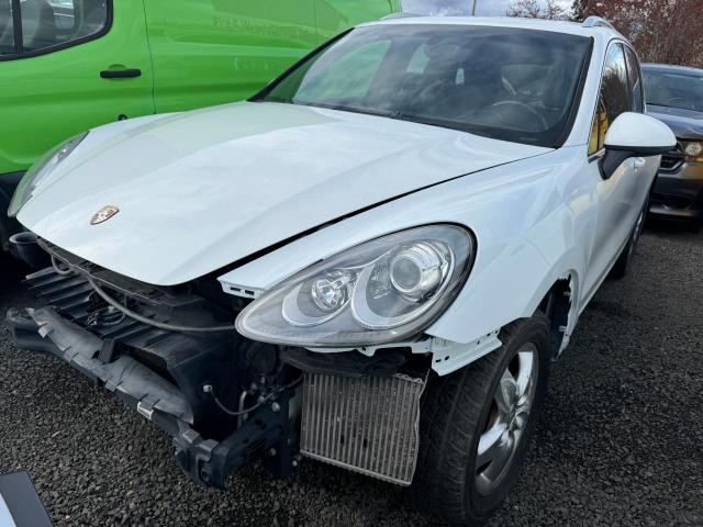 WP1AF2A29DLA25237 - 2013 PORSCHE CAYENNE WHITE photo 2