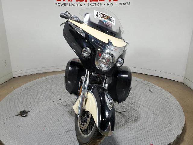 56KTRAAAXH3345458 - 2017 INDIAN MOTORCYCLE CO. ROADMASTER CREAM photo 2
