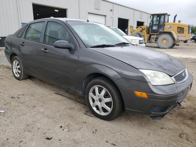 1FAFP34N65W181256 - 2005 FORD FOCUS ZX4 GRAY photo 4