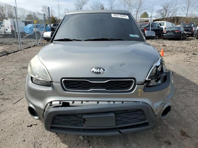 KNDJT2A62D7534835 - 2013 KIA SOUL + GRAY photo 5