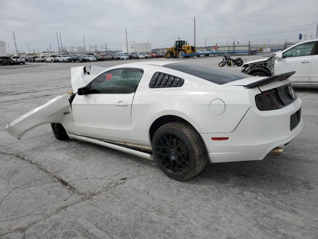 1ZVBP8CF2D5269285 - 2013 FORD MUSTANG GT WHITE photo 2