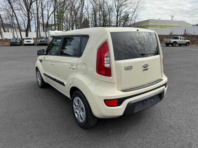 KNDJT2A51D7495792 - 2013 KIA SOUL WHITE photo 2