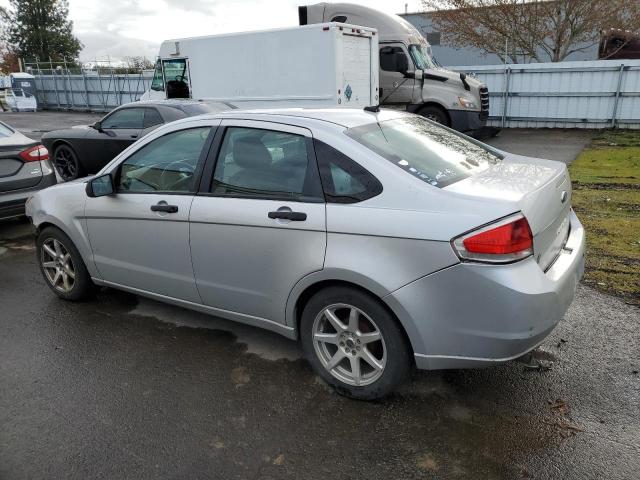 1FAHP3FN3AW123055 - 2010 FORD FOCUS SE SILVER photo 2