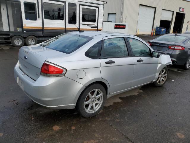 1FAHP3FN3AW123055 - 2010 FORD FOCUS SE SILVER photo 3