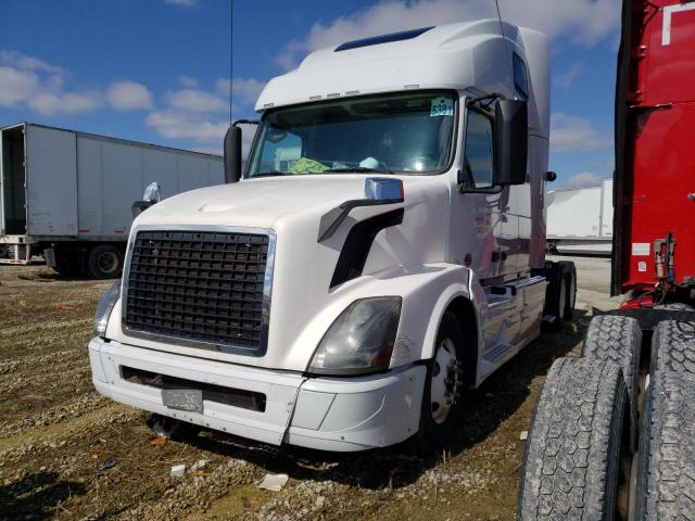 4V4NC9TH7GN912757 - 2016 VOLVO VN VNL WHITE photo 2