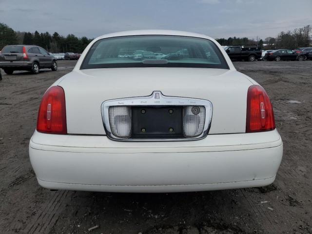 1LNFM82WXWY661717 - 1998 LINCOLN TOWN CAR SIGNATURE WHITE photo 6