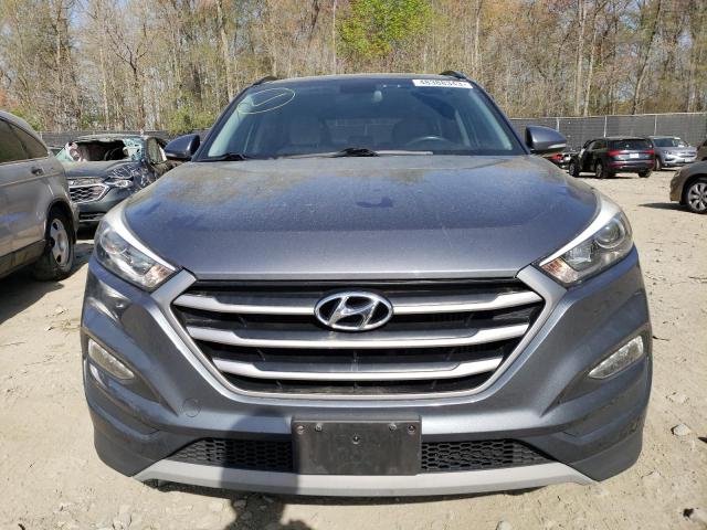 KM8J3CA21JU638695 - 2018 HYUNDAI TUCSON AWD VALUE GRAY photo 5