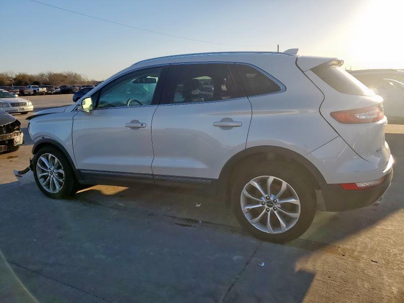 5LMCJ2D90KUL37996 - 2019 LINCOLN MKC SELECT WHITE photo 2