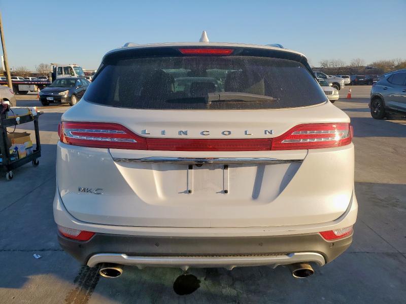 5LMCJ2D90KUL37996 - 2019 LINCOLN MKC SELECT WHITE photo 6