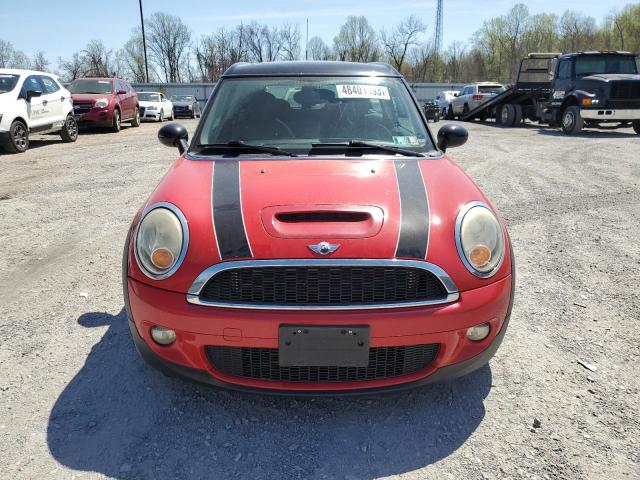 WMWMM3C59ATP94685 - 2010 MINI COOPER S CLUBMAN RED photo 5