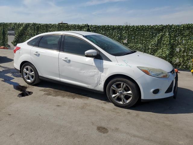 1FADP3F22DL359920 - 2013 FORD FOCUS SE WHITE photo 4