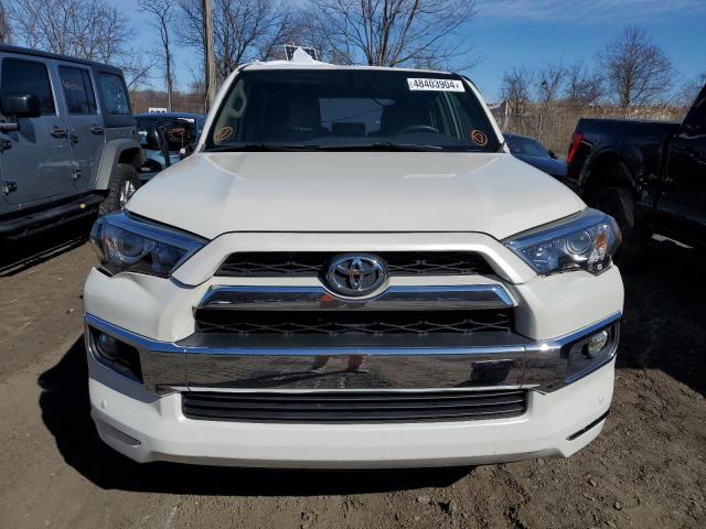 JTEZU5JRXJ5175037 - 2018 TOYOTA 4RUNNER SR5 WHITE photo 5