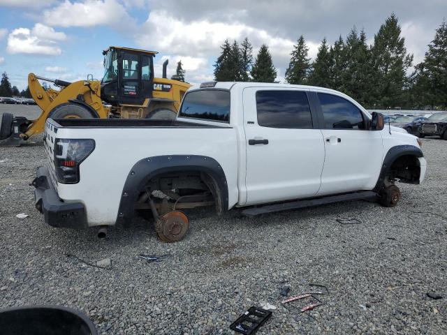 5TFDY5F1XAX116919 - 2010 TOYOTA TUNDRA CREWMAX SR5 WHITE photo 3