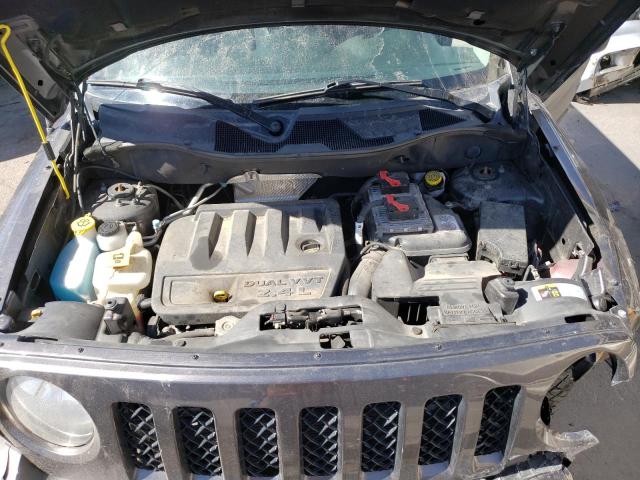 1C4NJRFB6FD304645 - 2015 JEEP PATRIOT LATITUDE GRAY photo 12