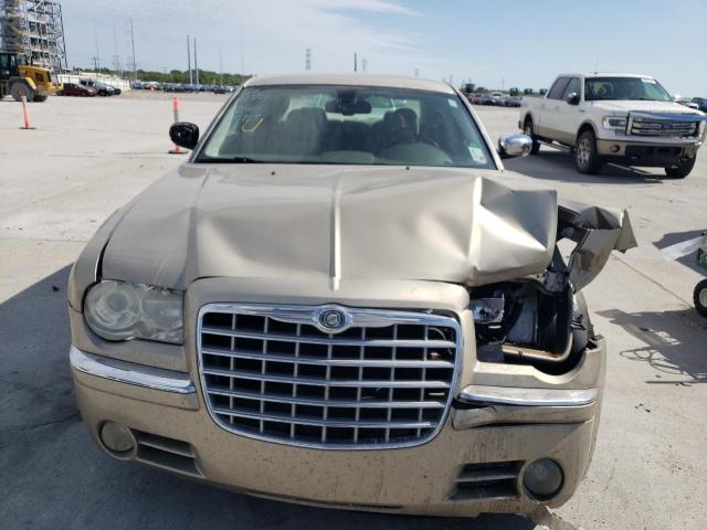 2C3KA63H08H135985 - 2008 CHRYSLER 300C GOLD photo 5