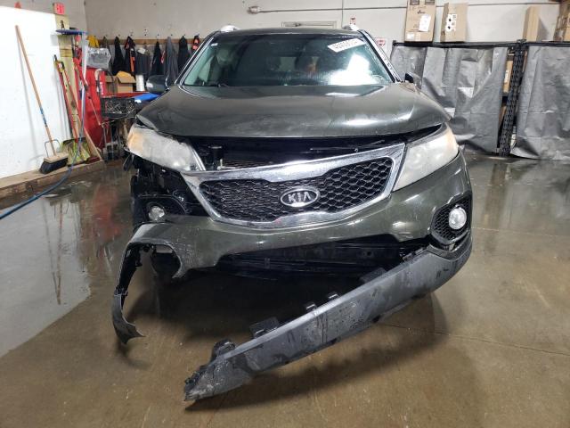 5XYKT4A15BG117858 - 2011 KIA SORENTO BASE GREEN photo 5