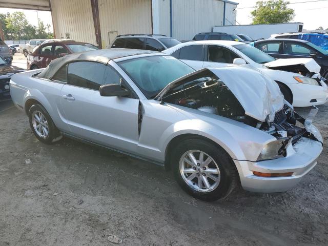 1ZVFT84N575253489 - 2007 FORD MUSTANG SILVER photo 4