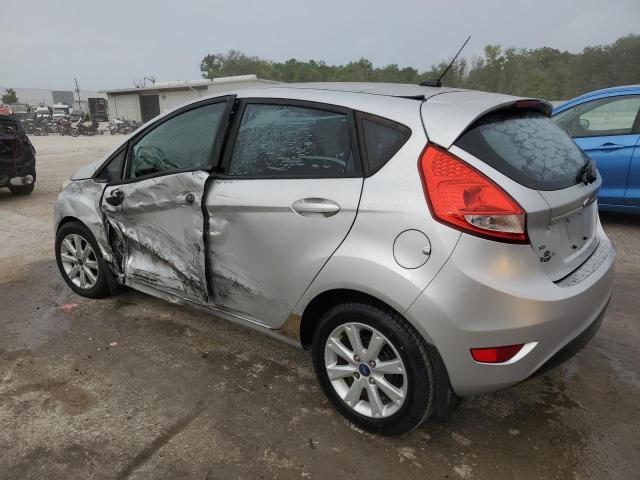 3FADP4EJ0DM218812 - 2013 FORD FIESTA SE SILVER photo 2