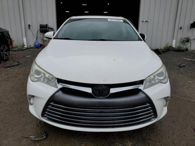 4T1BF1FK1FU474798 - 2015 TOYOTA CAMRY LE WHITE photo 5