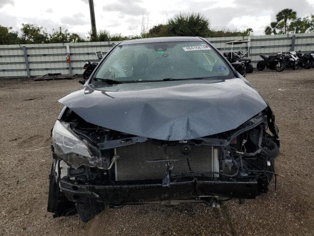 2T1BURHE3JC044308 - 2018 TOYOTA COROLLA L BLUE photo 5