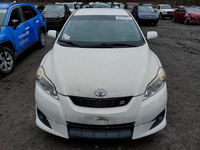 2T1LE40E39C003611 - 2009 TOYOTA MATRIX S WHITE photo 5