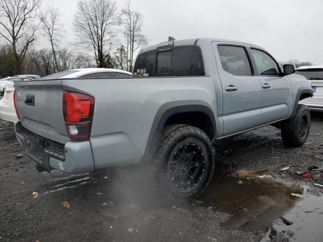 3TMCZ5ANXJM182833 - 2018 TOYOTA TACOMA DOUBLE CAB GRAY photo 3