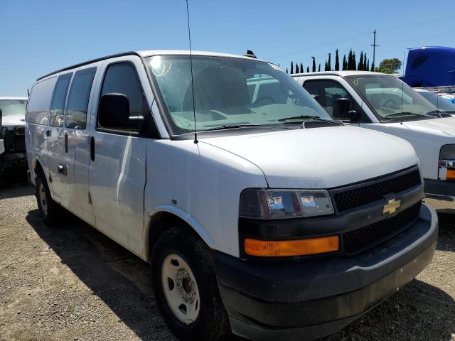 1GCWGAFP5J1174559 - 2018 CHEVROLET EXPRESS G2 WHITE photo 4