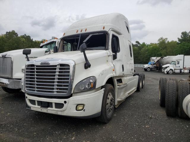 3AKJGLDR7GSHP4944 - 2016 FREIGHTLINER CASCADIA 1 WHITE photo 2