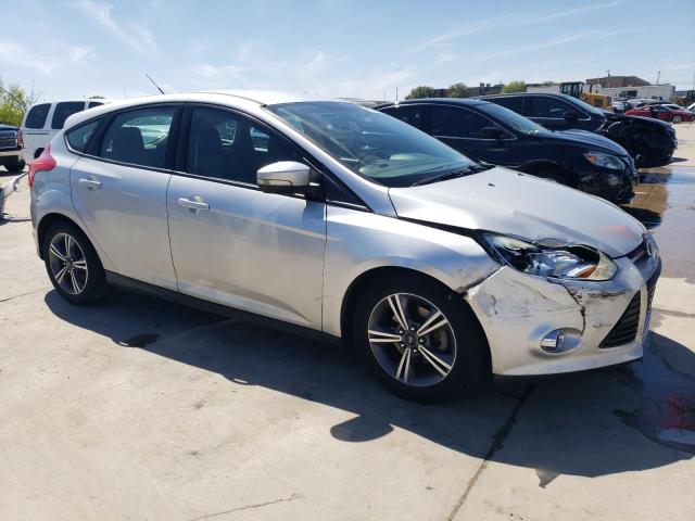 1FADP3K25EL451787 - 2014 FORD FOCUS SE SILVER photo 4