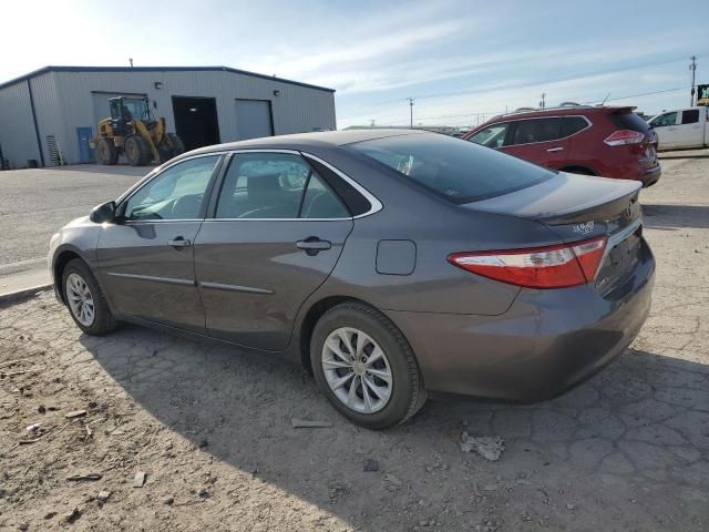 4T4BF1FK7GR556302 - 2016 TOYOTA CAMRY LE GRAY photo 2