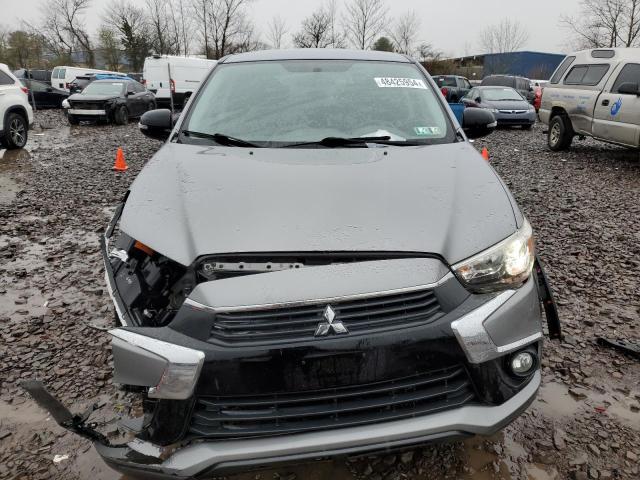 JA4AR3AU9HZ055089 - 2017 MITSUBISHI OUTLANDER ES SILVER photo 5