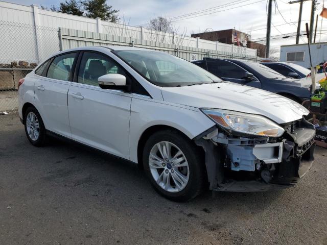 1FAHP3H2XCL192087 - 2012 FORD FOCUS SEL WHITE photo 4