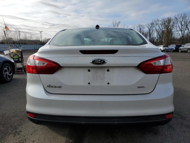 1FAHP3H2XCL192087 - 2012 FORD FOCUS SEL WHITE photo 6