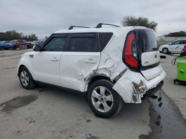 KNDJN2A26J7896959 - 2018 KIA SOUL WHITE photo 2