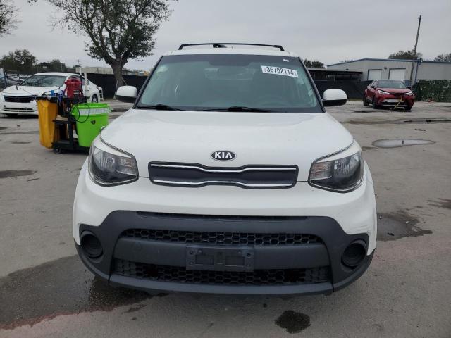 KNDJN2A26J7896959 - 2018 KIA SOUL WHITE photo 5