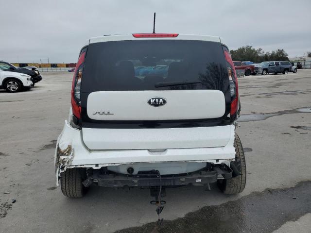 KNDJN2A26J7896959 - 2018 KIA SOUL WHITE photo 6