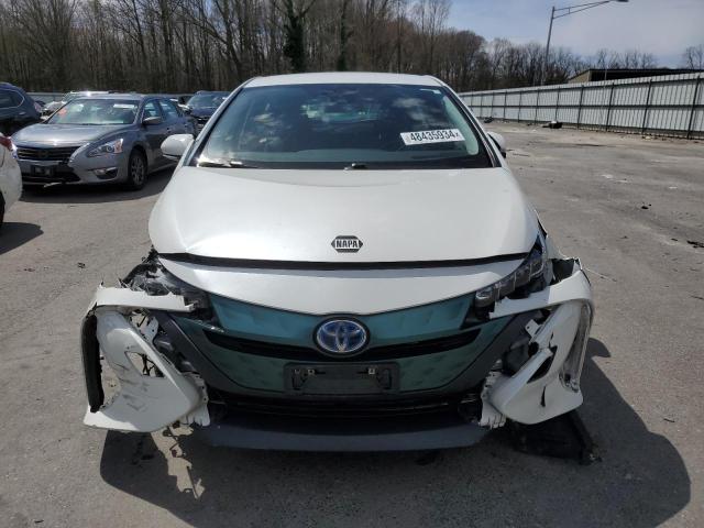 JTDKARFP8J3088374 - 2018 TOYOTA PRIUS PRIM WHITE photo 5