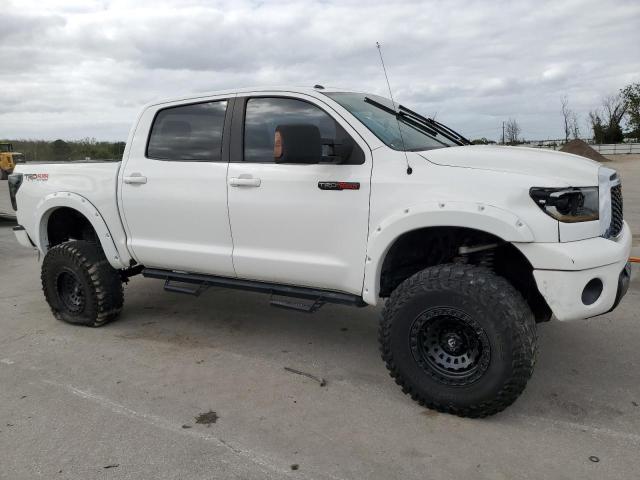 5TFDW5F10DX322616 - 2013 TOYOTA TUNDRA CREWMAX SR5 WHITE photo 4