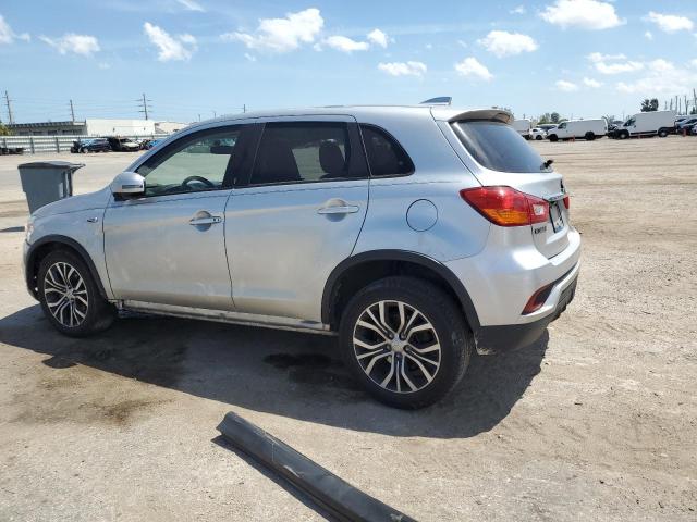 JA4AR3AW8JZ033981 - 2018 MITSUBISHI OUTLANDER ES SILVER photo 2