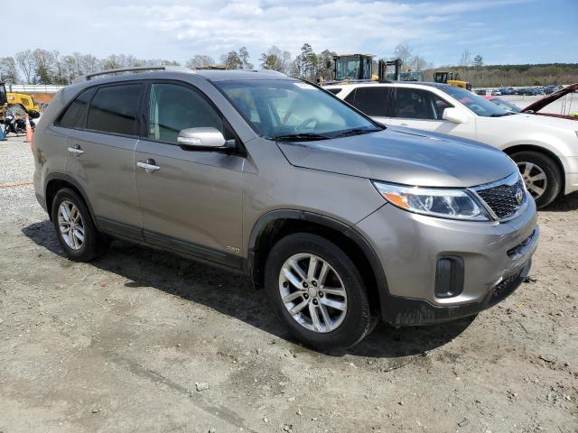 5XYKTDA77FG607583 - 2015 KIA SORENTO LX GRAY photo 4