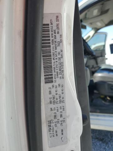 3C6JR6DG2JG211502 - 2018 RAM 1500 ST Weiß Foto 12