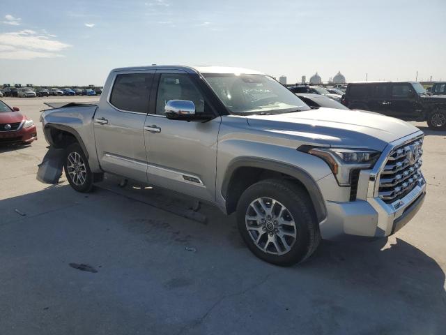 5TFMA5DB7PX063878 - 2023 TOYOTA TUNDRA CREWMAX PLATINUM 灰色 照片 4