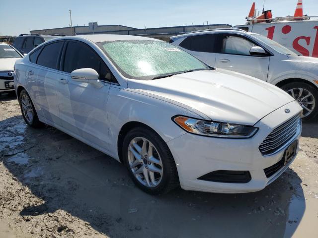 3FA6P0H70GR328204 - 2016 FORD FUSION SE WHITE photo 4